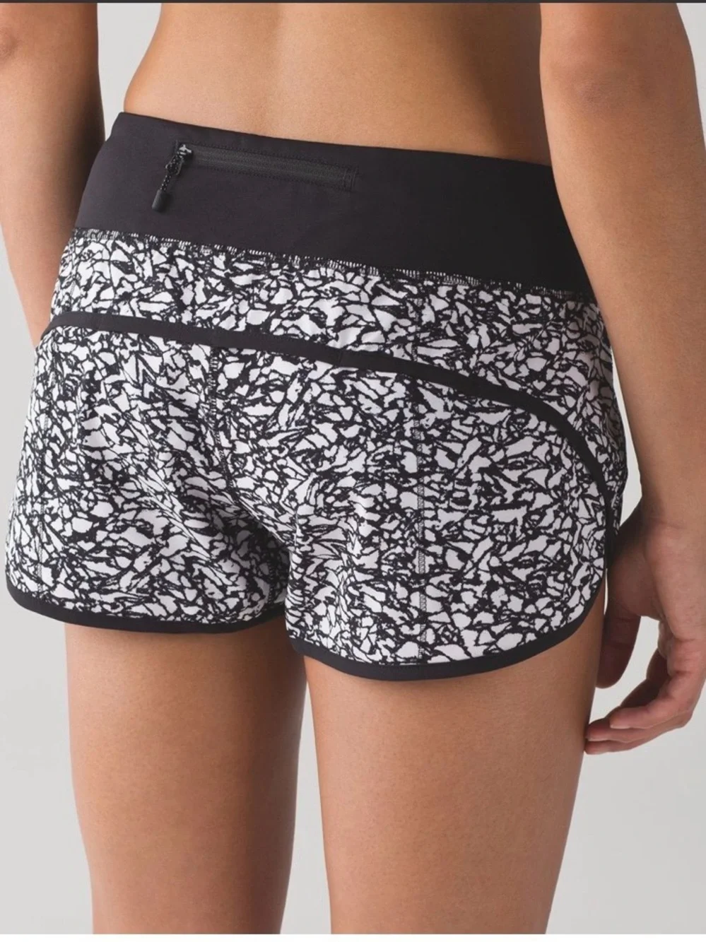 Lululemon Speed Up Shorts 2.5